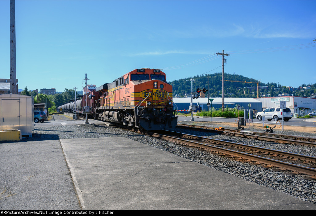 BNSF 5742